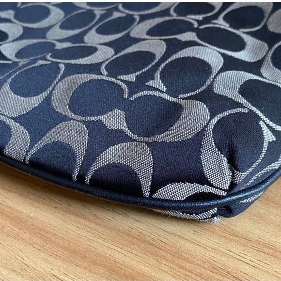 Coach Black and Cream Wristlet NWOT - Picture 5 of 7